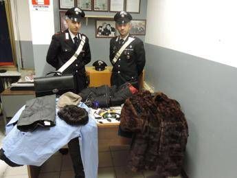 Arrivano in Italia per seguire la 'Croazia' a S.Siro e rubano pellicce, fermati Arrivano in Italia per seguire la 'Croazia' a S.Siro e rubano pellicce, fermati